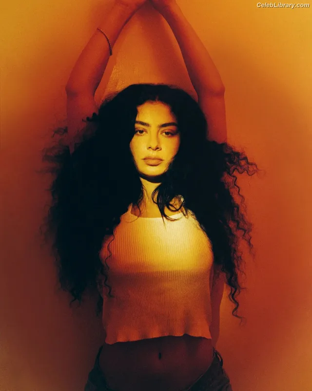 Charli XCX photo 22 of 2701