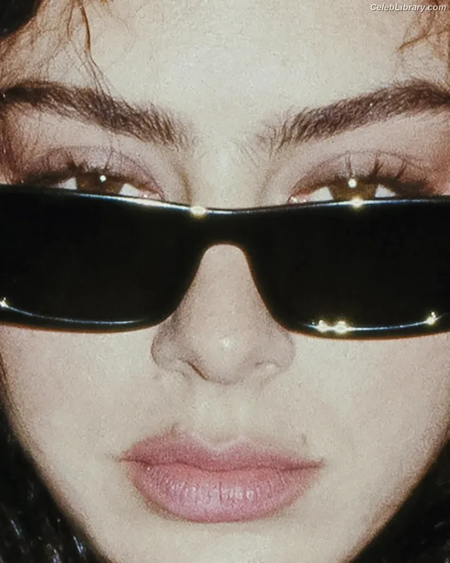 Charli XCX photo 3 of 2701