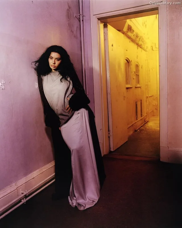 Charli XCX photo 5 of 2701