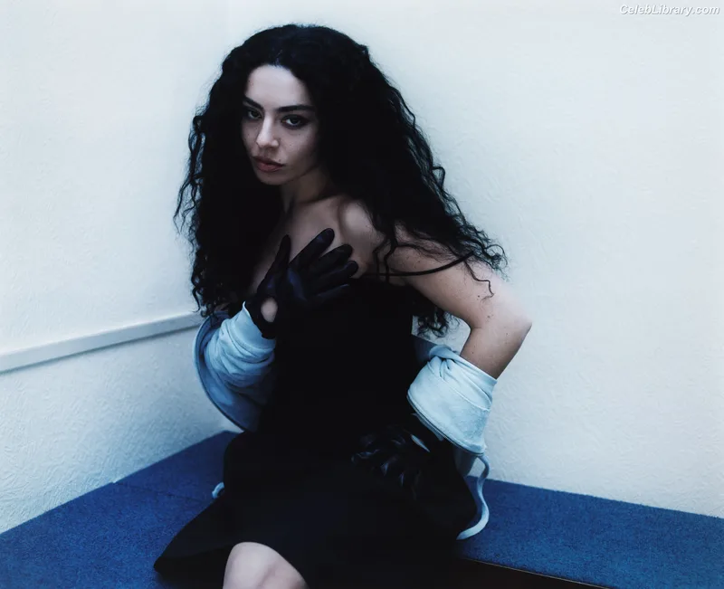 Charli XCX photo 11 of 2701