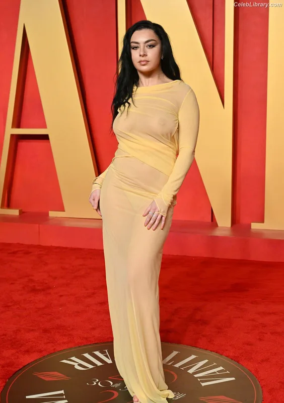 Charli XCX photo 15 of 2701