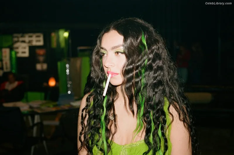 Charli XCX photo 10 of 2701