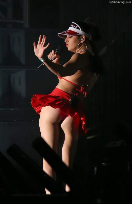 Charli XCX photo 20 of 2701