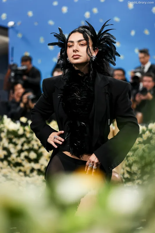 Charli XCX photo 21 of 2701