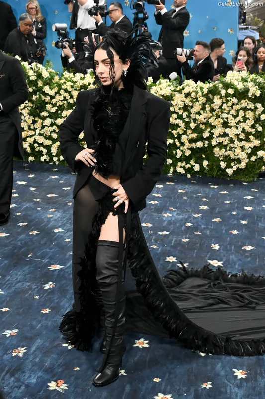 Charli XCX photo 9 of 2701