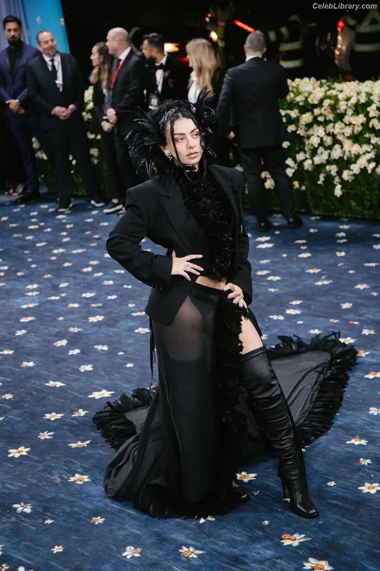 Charli XCX photo 13 of 2701
