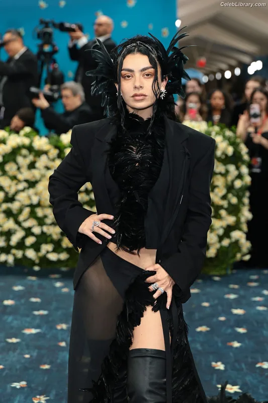 Charli XCX photo 19 of 2701