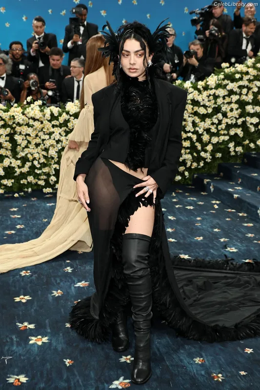 Charli XCX photo 21 of 2701