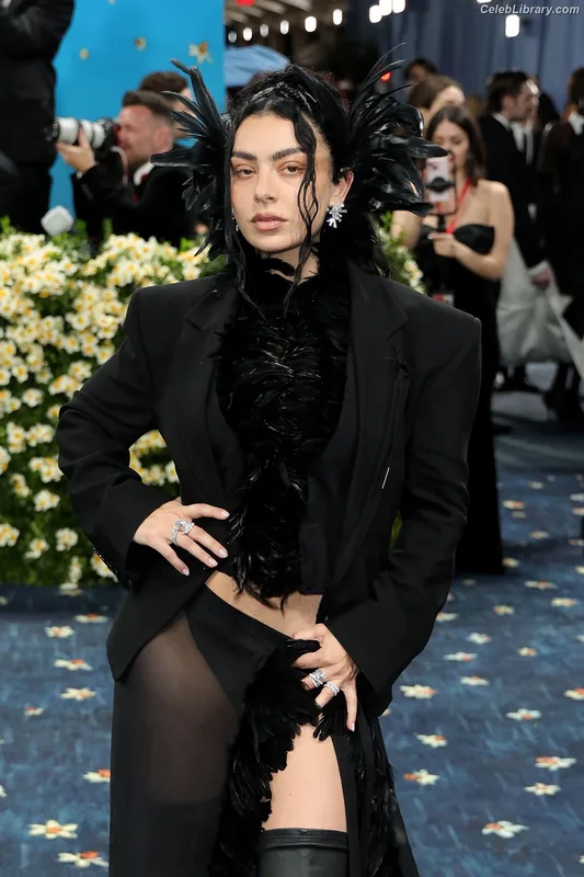 Charli XCX photo 23 of 2701