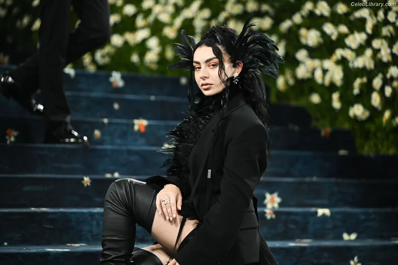 Charli XCX photo 4 of 2701