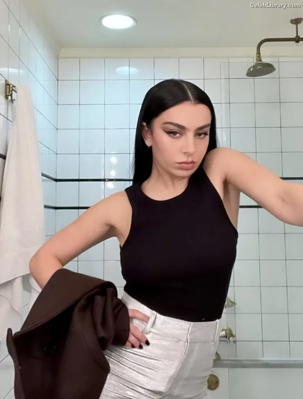 Charli XCX photo 16 of 2701