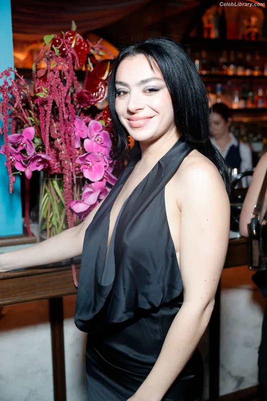 Charli XCX photo 19 of 2701