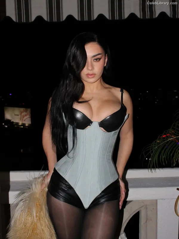 Charli XCX photo 7 of 2701