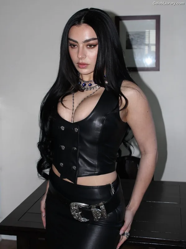 Charli XCX photo 12 of 2701