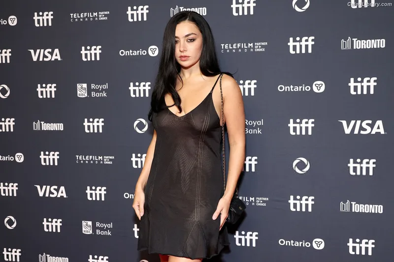 Charli XCX photo 4 of 2701