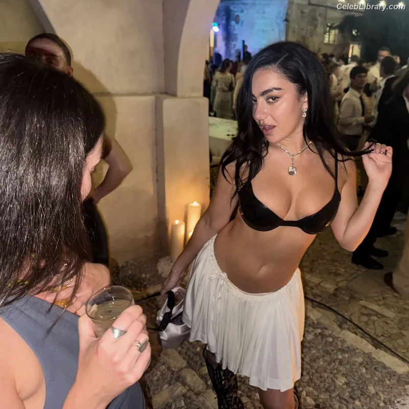 Charli XCX photo 8 of 2701