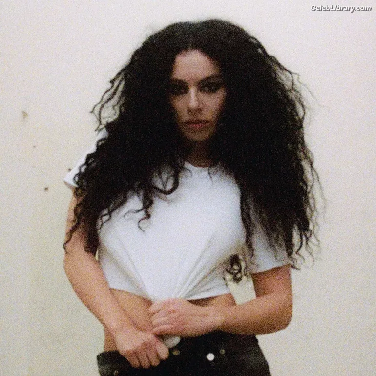 Charli XCX photo 15 of 2701