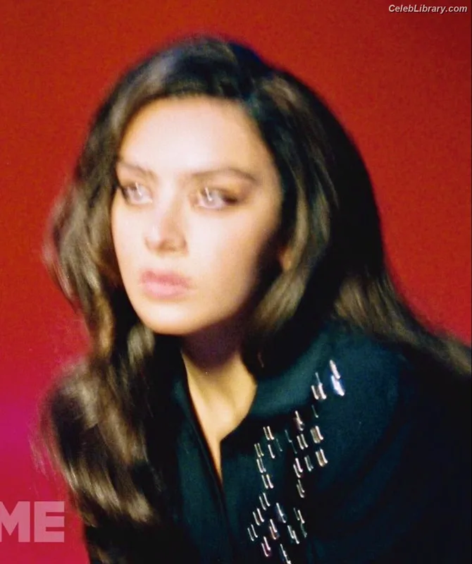 Charli XCX photo 10 of 2701