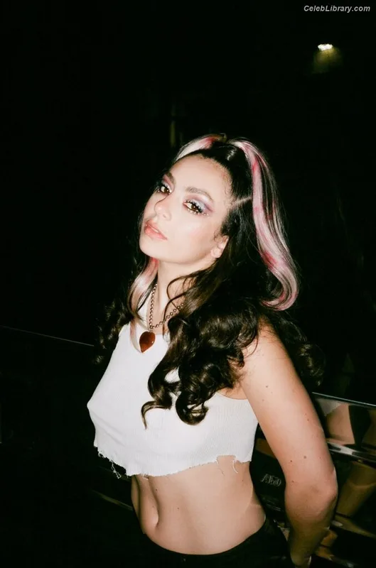 Charli XCX photo 18 of 2701
