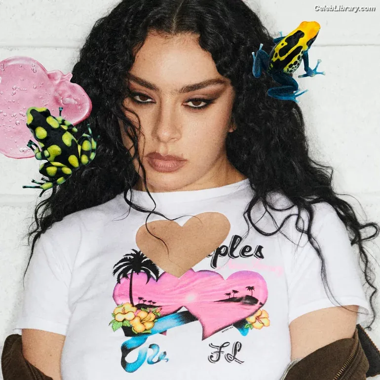 Charli XCX photo 1 of 2701