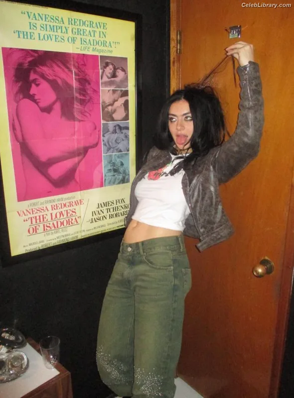 Charli XCX photo 6 of 2701