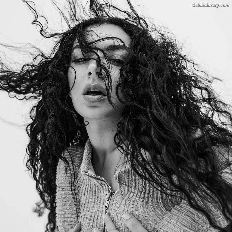 Charli XCX photo 10 of 2701