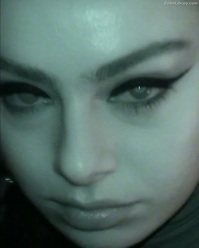 Charli XCX photo 22 of 2701