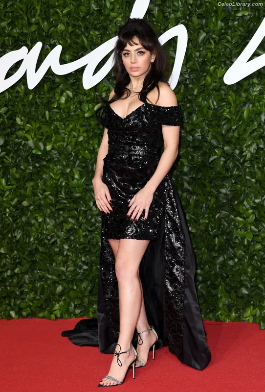 Charli XCX photo 9 of 2701
