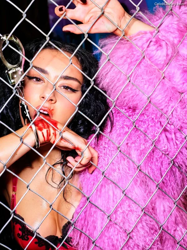 Charli XCX photo 12 of 2701