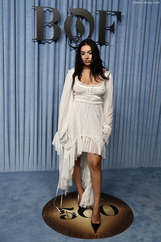 Charli XCX photo 14 of 2701