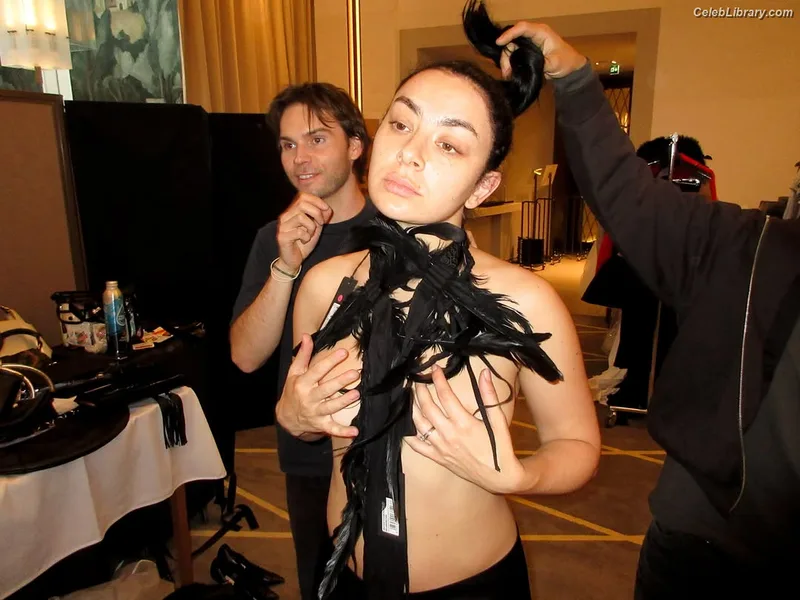 Charli XCX photo 7 of 2701