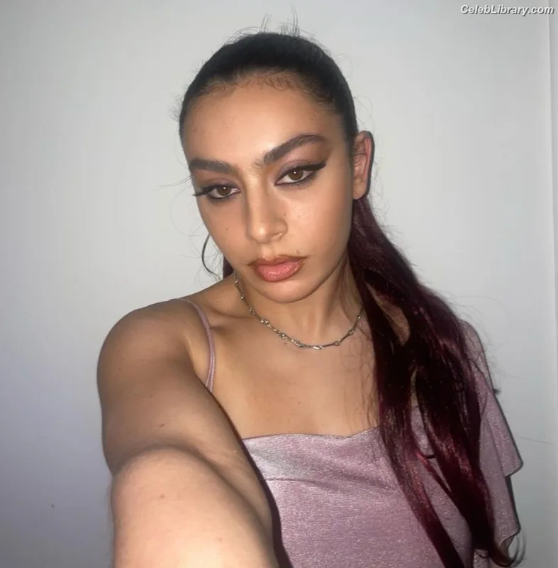 Charli XCX photo 18 of 2701