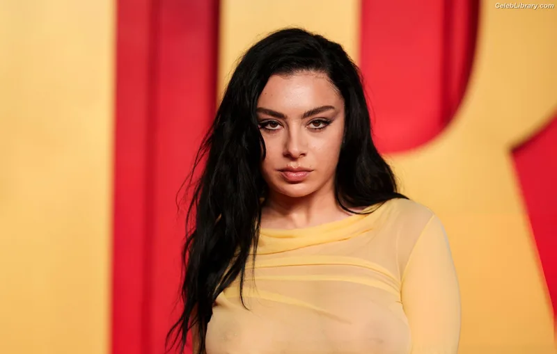 Charli XCX photo 19 of 2701