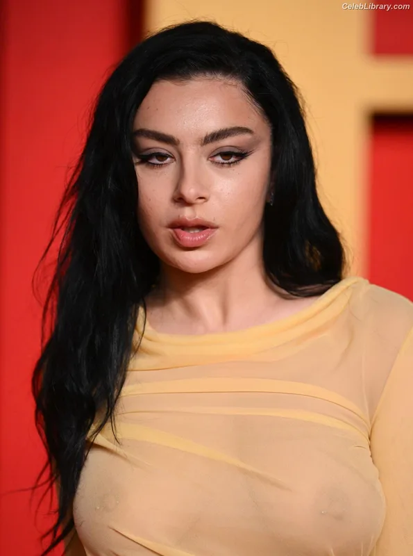 Charli XCX photo 22 of 2701