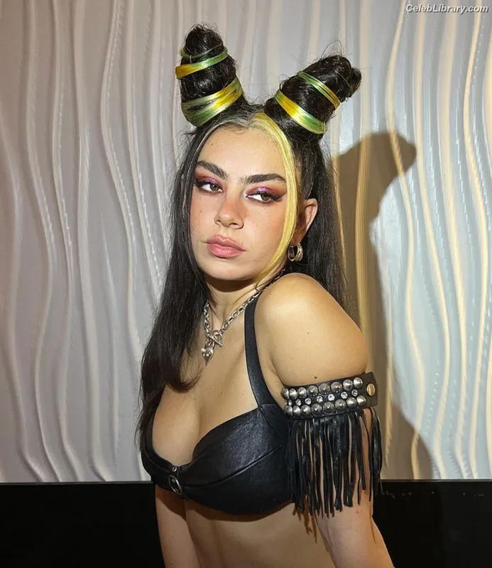 Charli XCX photo 7 of 2701
