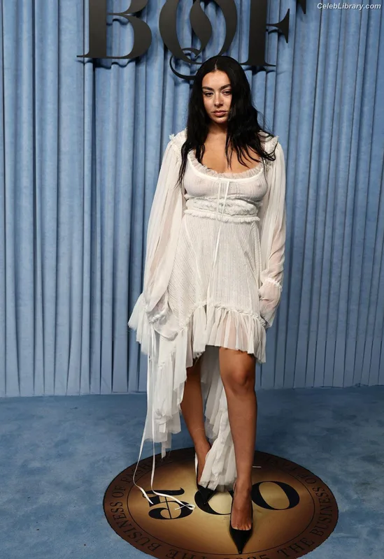 Charli XCX photo 10 of 2701