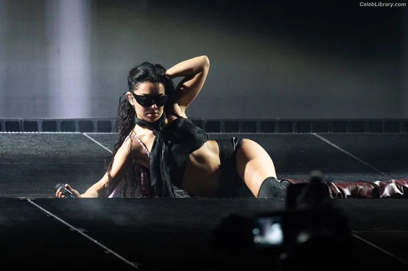 Charli XCX photo 17 of 2701