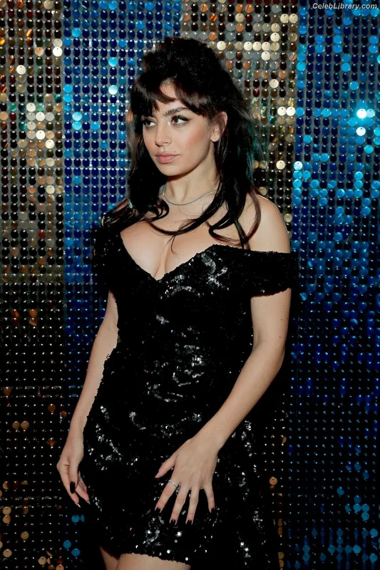 Charli XCX photo 22 of 2701