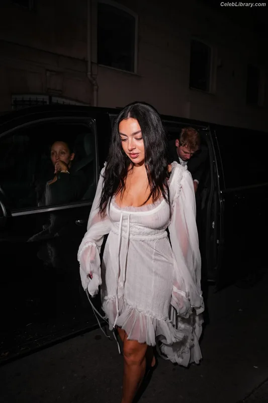 Charli XCX photo 23 of 2701
