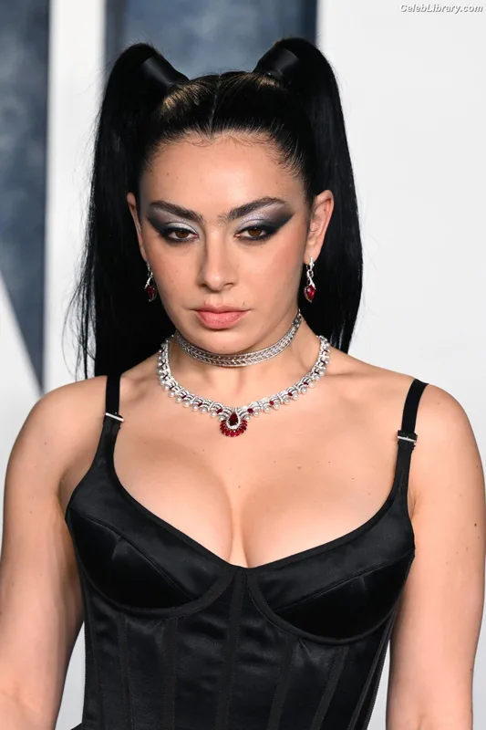 Charli XCX photo 10 of 2701