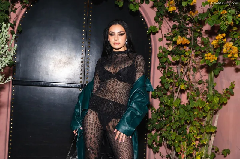 Charli XCX photo 17 of 2701
