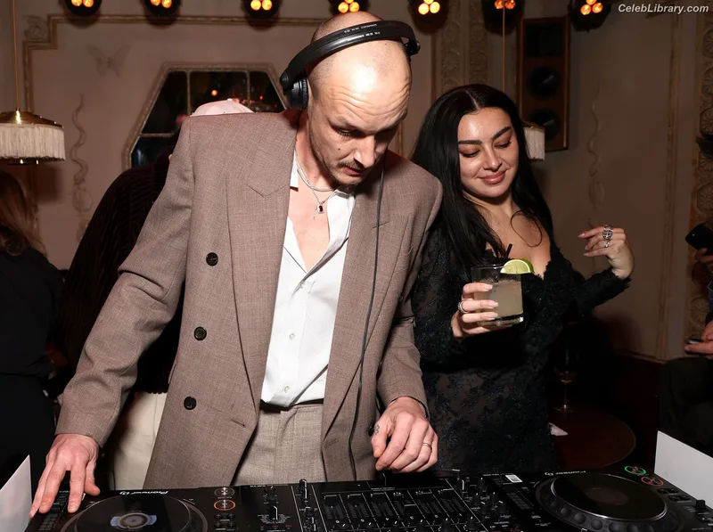 Charli XCX photo 13 of 2701