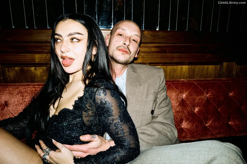 Charli XCX photo 18 of 2701