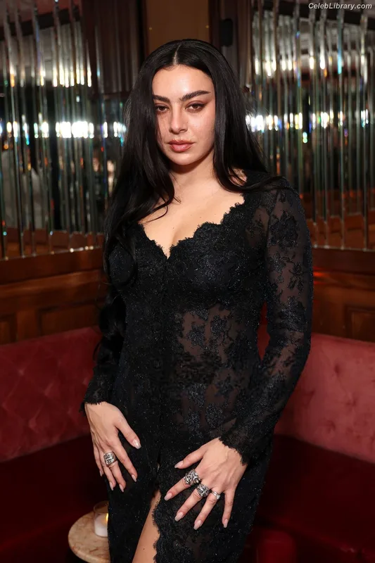 Charli XCX photo 23 of 2701