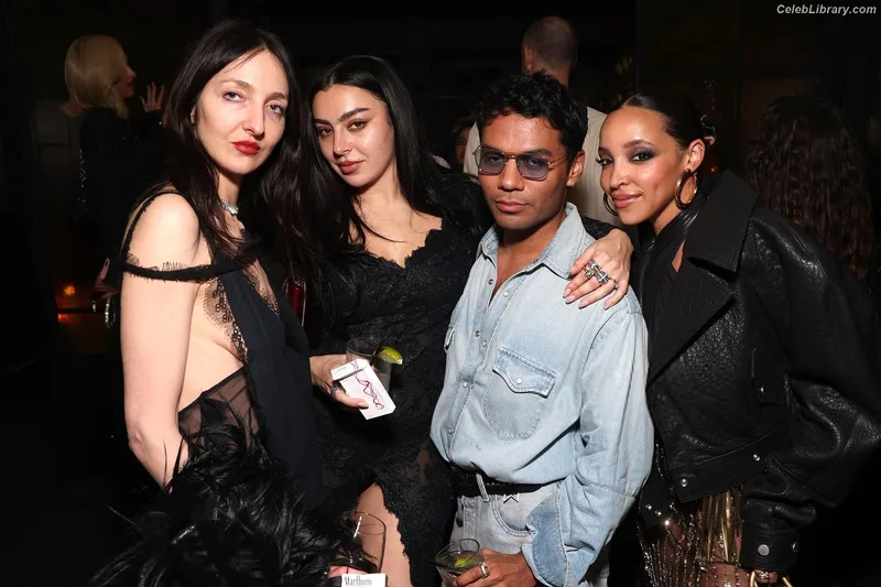Charli XCX photo 2 of 2701