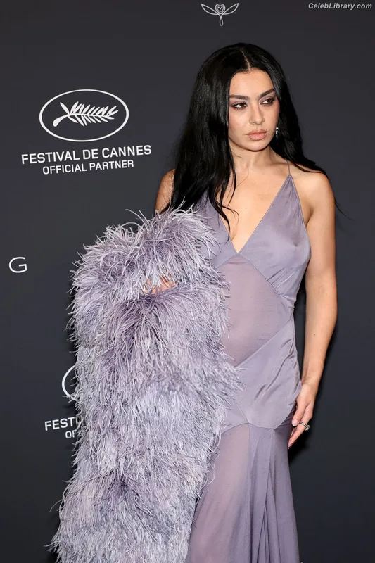 Charli XCX photo 11 of 2701