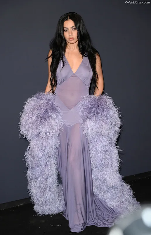 Charli XCX photo 6 of 2701