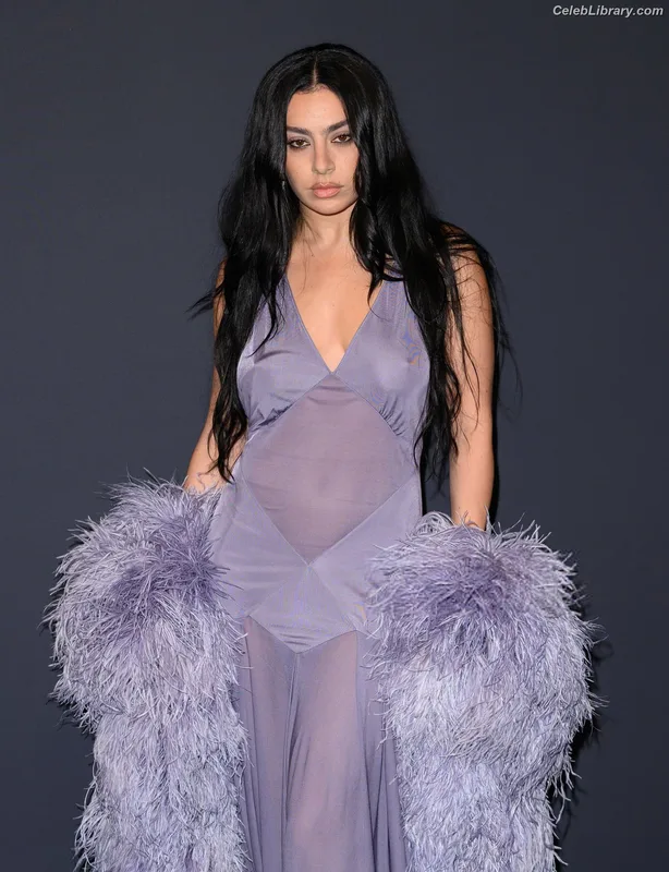 Charli XCX photo 7 of 2701