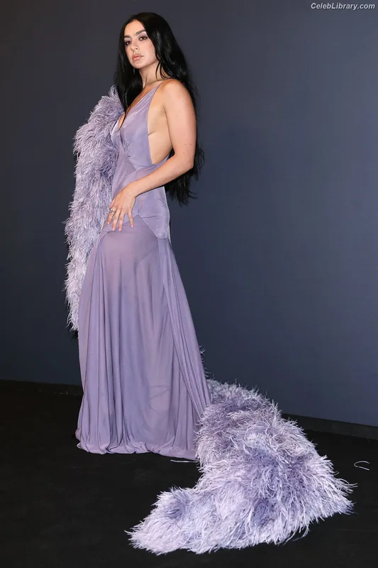Charli XCX photo 10 of 2701