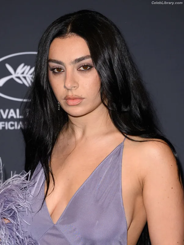 Charli XCX photo 19 of 2701